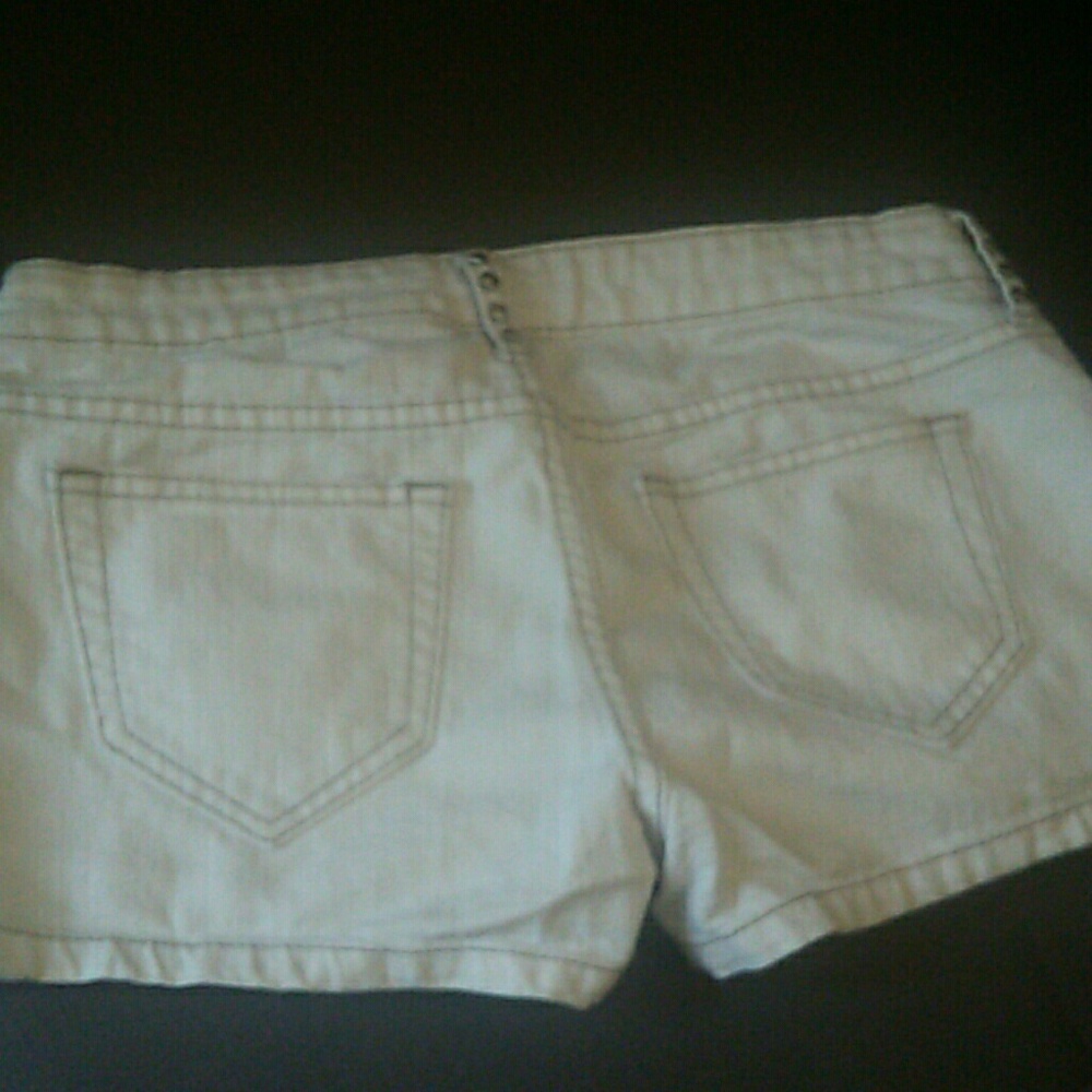 Shorts - Picture 2 of 3